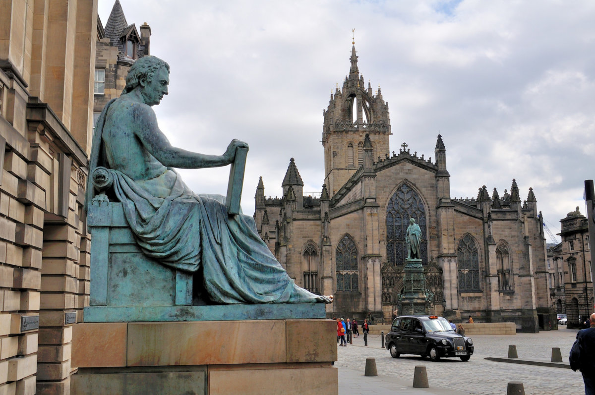 On the road: Edinburgh und die guten Geister von Hume und Smith