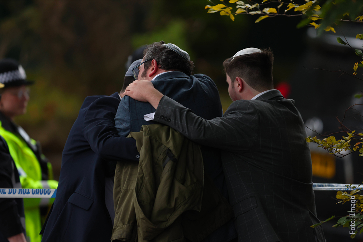 Israels militärisches Vorgehen im Nachbarland wird von den einen schon jetzt als Bruch des Völkerrechts kritisiert, von den anderen aber als verständliche Verteidigungsmaßnahme gesehen, wie unser Kolumnist Richard Schneider schreibt.