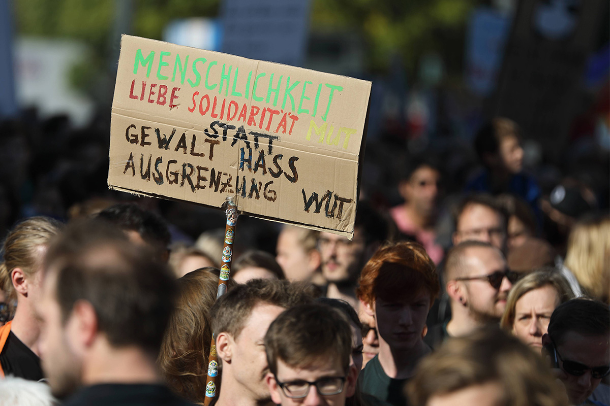Es knirscht im Gebälk der Republik. In den Umfragen liegt die AfD bundesweit vor der Union. Im Osten ist sie sowieso die mit Abstand stärkste Partei. Der Bannfluch „gesichert rechtsextrem“ schreckt nicht ab. Eher wird er als Versuch gewertet, unliebsame Positionen aus dem öffentlichen Diskurs auszuschließen, kommentiert Ralf Fücks.