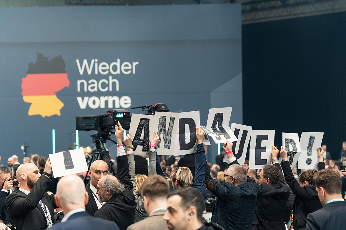 Spekulationen auf eine Mehrheit „rechts von der Mitte“ sind ein Spiel mit dem Feuer, analysiert Ralf Fücks in seinem Beitrag, der zunächst als Artikel im Tagesspiegel erschien und eine Replik auf den dort zuvor veröffentlichten Beitrag des Historikers Andreas Rödder ist.