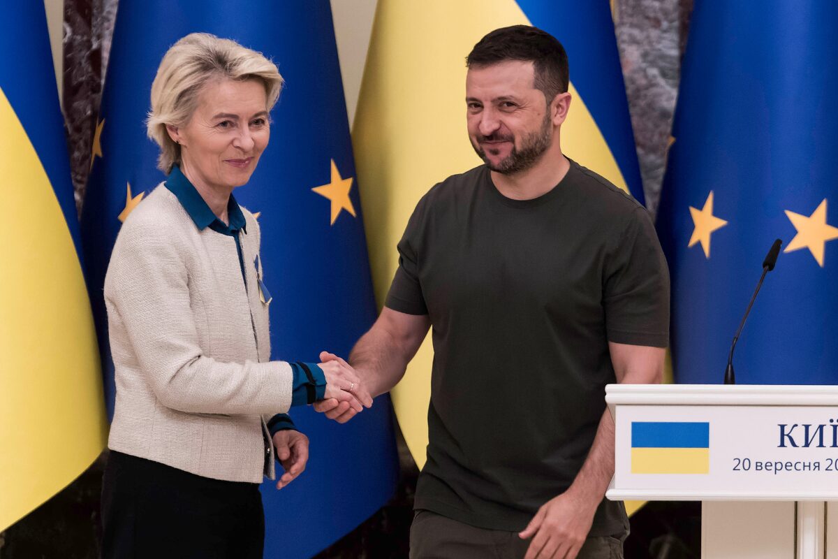 EU accession negotiations with Ukraine are hitting structural and political limits in times of war—both in Kyiv and in Brussels. Technocratic procedures and exclusively positive EU rhetoric undermine the necessary incentives for reform, analyzes Liubov Akulenko and proposes a Germany-led “coalition of the willing” to deliberately advance blocked reforms through confidential dialogue.