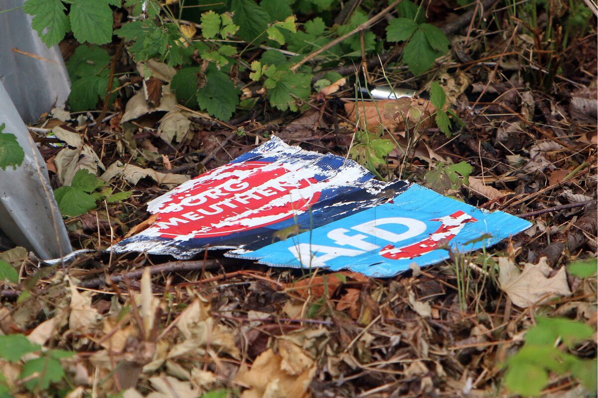 Warum verfängt die Rhetorik der AfD, obwohl ihre politischen Versprechen so leicht zu durchschauen sind? Nicht allein Sachargumente entscheiden, sondern auch Gefühle von Kränkung, Frustration und Ressentiment, argumentiert Marieluise Beck. Ein Plädoyer dafür, die emotionale Dynamik hinter dem Erfolg der Rechtspopulisten endlich ernst zu nehmen.