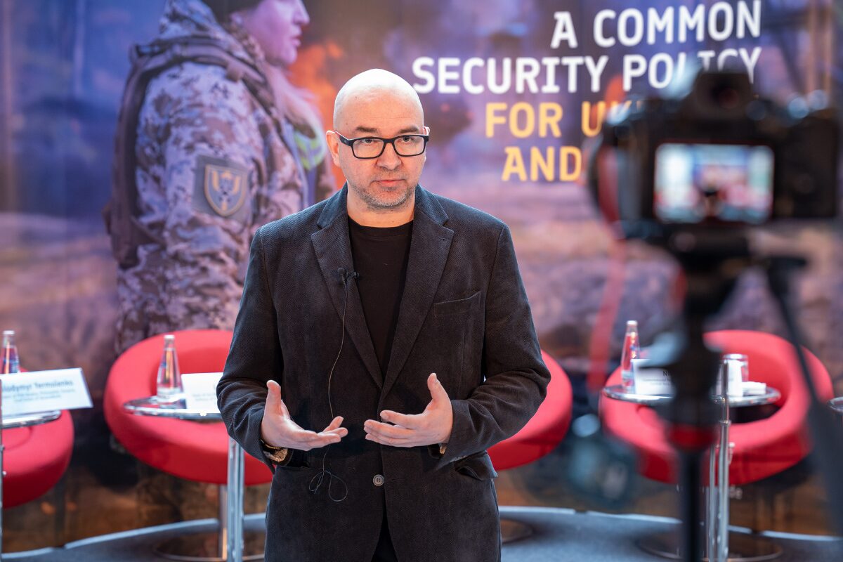 Der ukrainische Philosoph Wolodymyr Jermolenko zeigt in seinem Buch „Eine Kultur des Trotzdem. Wie die Ukraine Europa hilft“, dass die entscheidenden Fragen unserer Zeit gegenwärtig im Osten des Kontinents gestellt werden. Marko Martin hat es für uns gelesen.