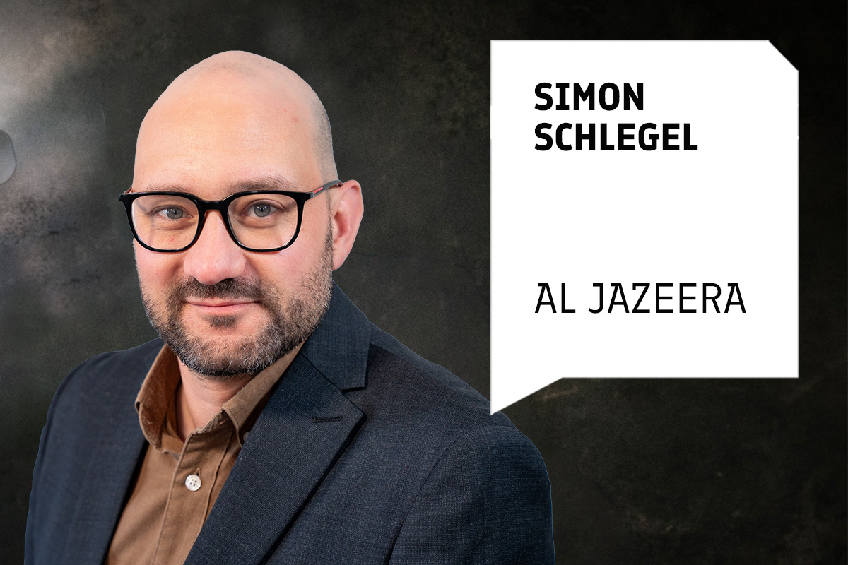 Weil die Ukraine die Oberhand bei vielen Kriegskapazitäten gewonnen hat und es derzeit nicht danach aussieht, dass Russland den Krieg gewinnt, simuliere Putin Diplomatie, so Simon Schlegel im Beitrag von Al Jazeera. Eine von Putins Taktiken: zu signalisieren, dass Europa in die Verhandlungen einbezogen werde.