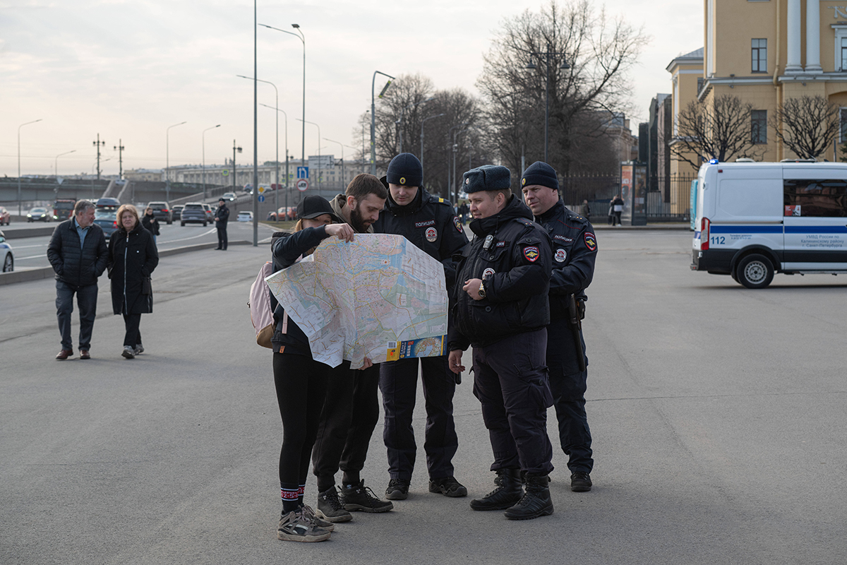 The Russian regime is taking internet censorship to new levels. In numerous regions, including Moscow and St Petersburg, mobile internet was switched off completely this spring under the pretext of protection against drone attacks. Authorities have also began blocking the popular Telegram app and stepped up their fight against virtual private networks (VPN), both of which allow accessing blocked online resources. How does Russian society respond?