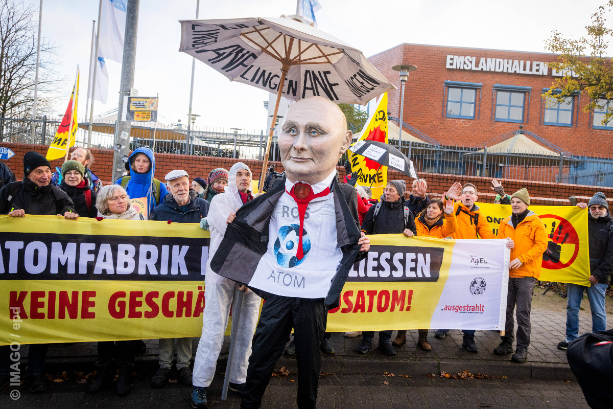 Despite serious security concerns, German authorities have approved a scheme that allows the production of Russian-engineered fuel rods in a nuclear energy plant in northern Germany. Their argument is that the Russian technology is irreplaceable. But experience from Ukraine tells a different story, argues Diana Shushkova.